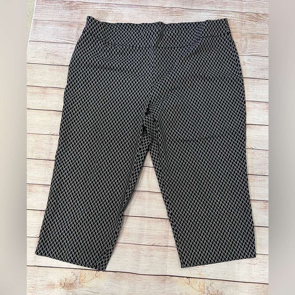 Avenue stretch black & white print plus pants size 26